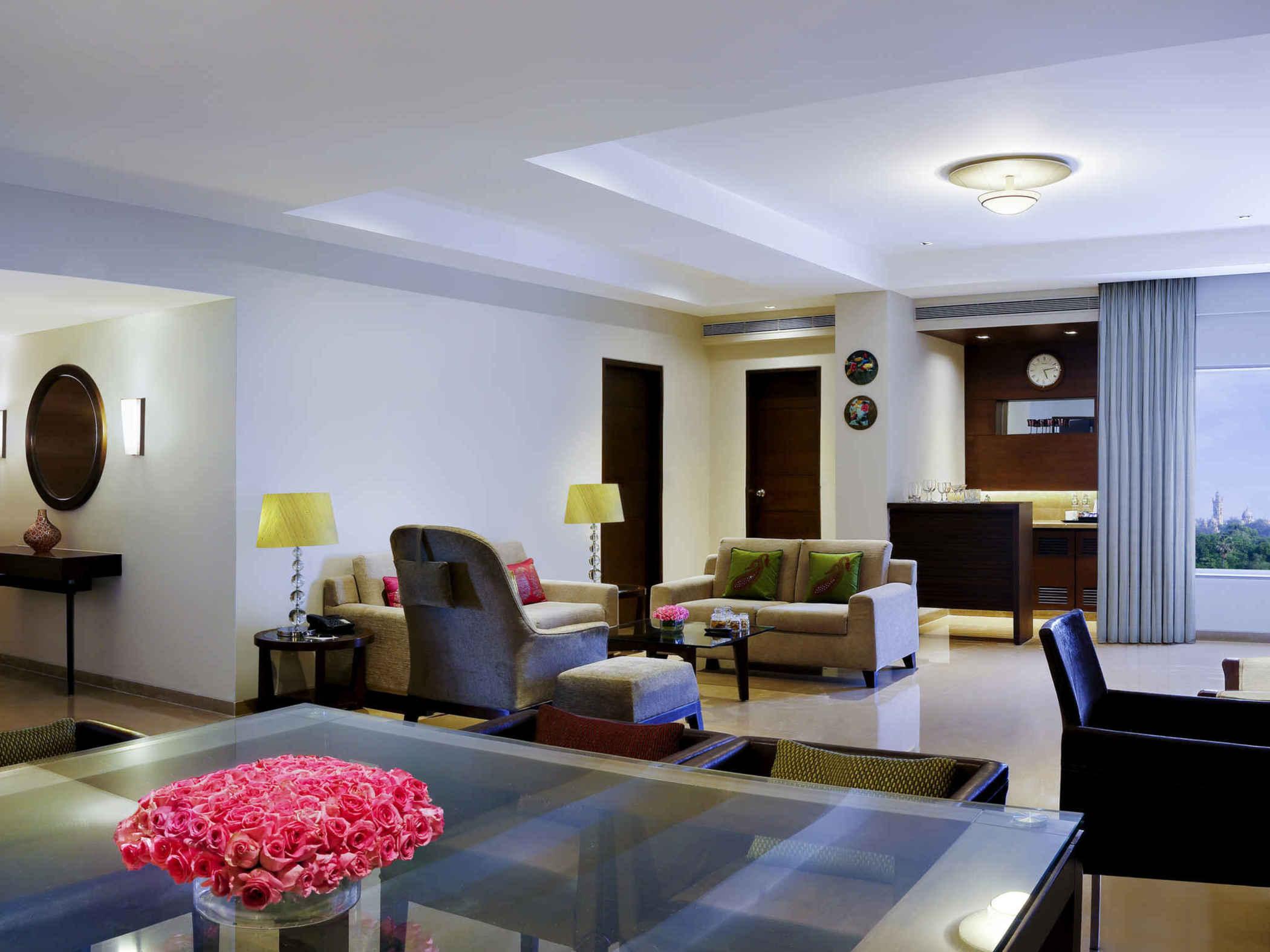 Grand Mercure Vadodara Surya Palace Exterior foto