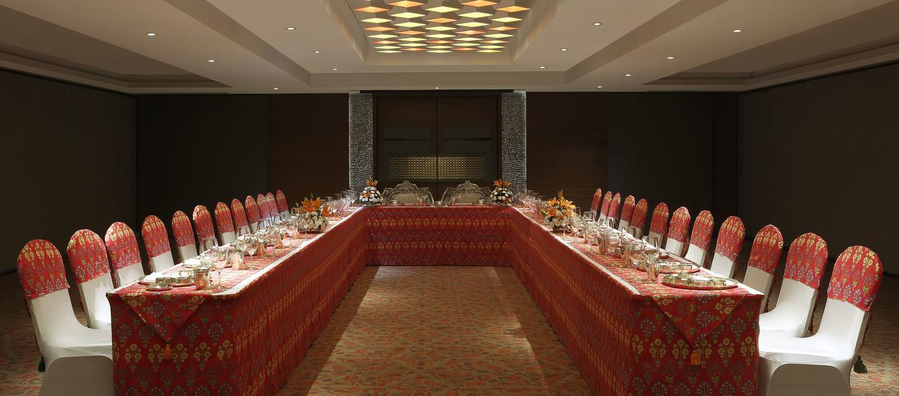 Grand Mercure Vadodara Surya Palace Exterior foto
